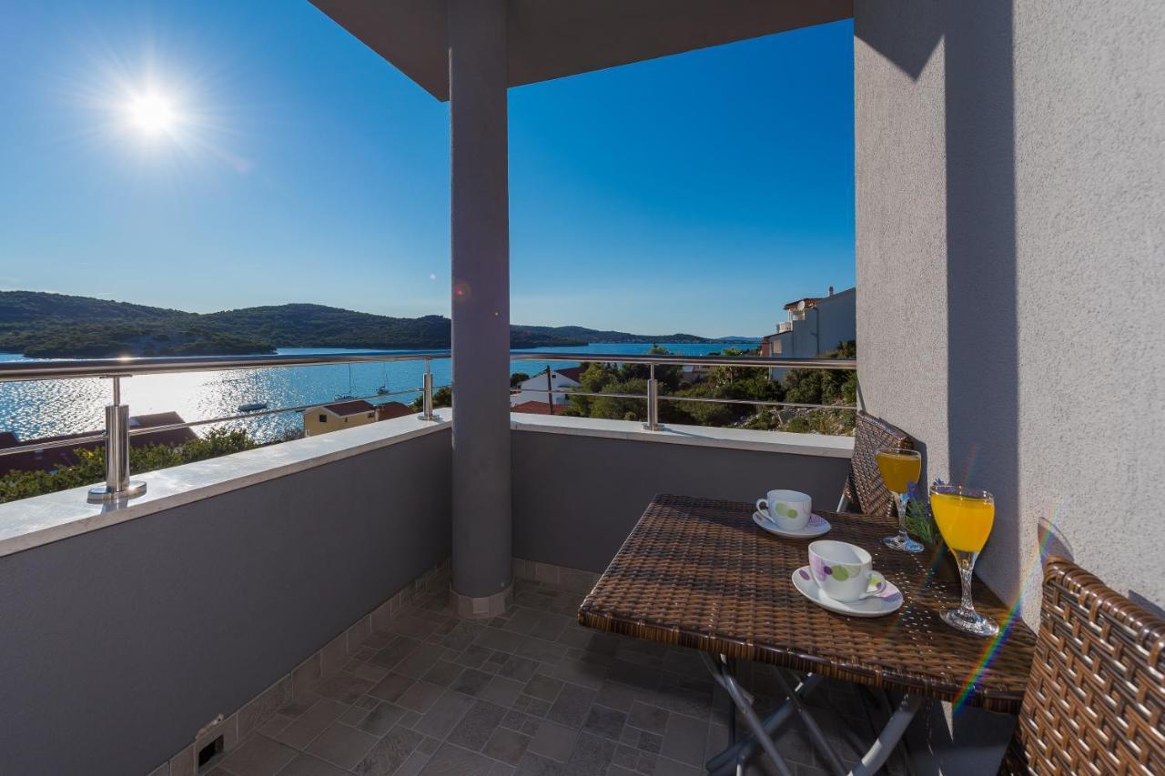 Villa Mirta Tisno Esterno foto